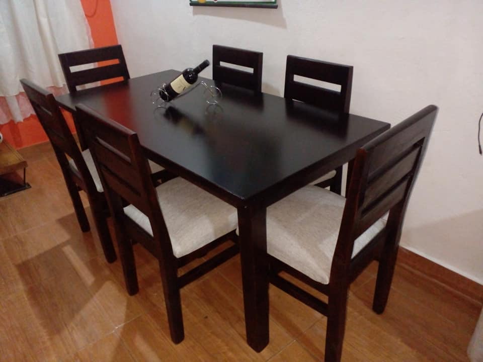 Juego de comedor de madera tapizado 6 sillas